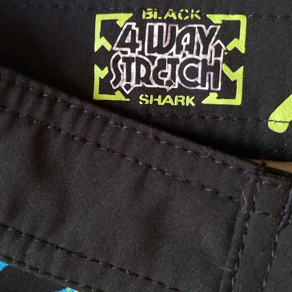 NWOT Maui & Sons Swim Trunks Youth 12 black shark board shorts - Picture 9 of 9